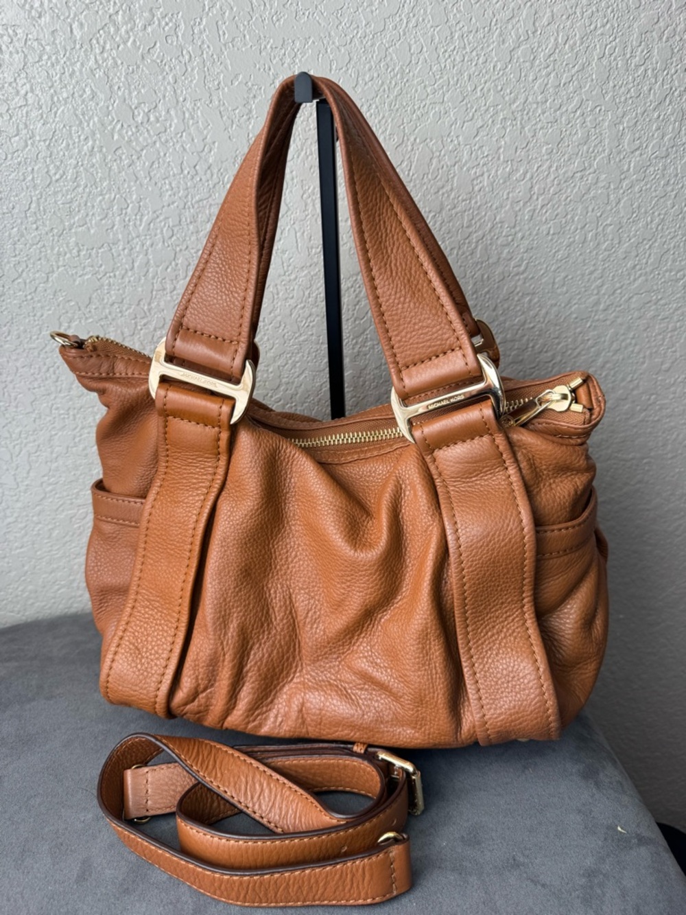 Michael Kors Pebbled Leather Shoulder Bag Brown Crossbody Gold Hardware - Picture 2 of 11